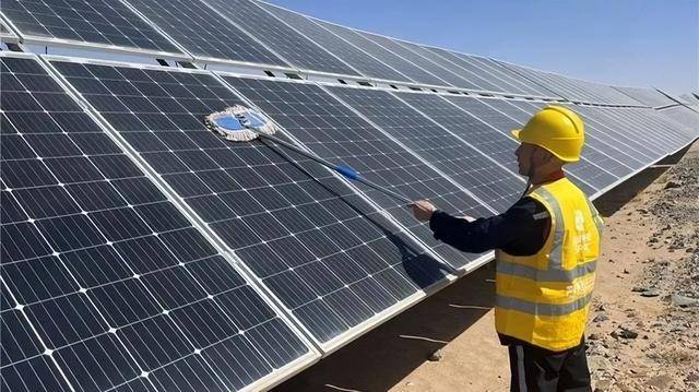 中国第7大沙漠铺满光伏板,结果震惊了 中国第7大沙漠铺满光伏板,结果震惊了