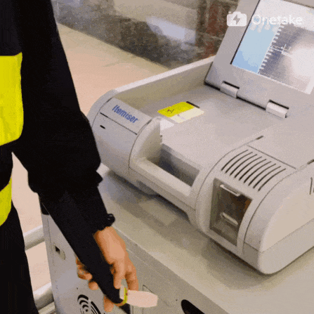 坐飞机过安检时擦的小纸片是什么? 坐飞机过安检时擦的小纸片是什么?