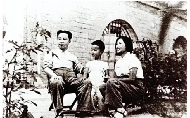 留意《人民日报》的讣告,往往会有新奇的发现 留意《人民日报》的讣告,往往会有新奇的发现