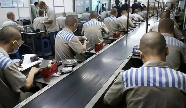 日踩8小时缝纫机,监狱工资多少?数字令人震惊 日踩8小时缝纫机,监狱工资多少?数字令人震惊