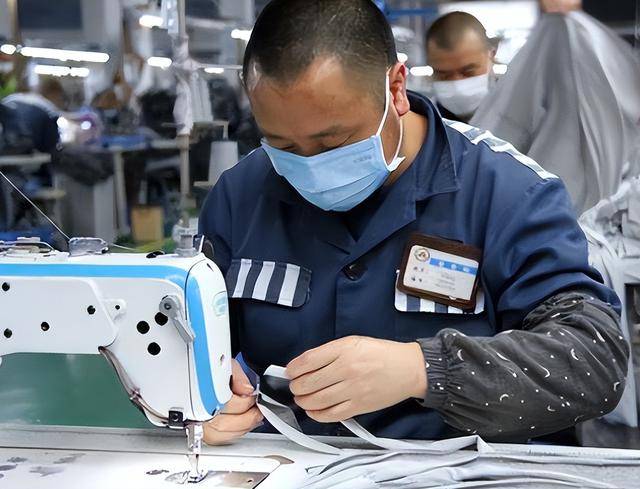 日踩8小时缝纫机,监狱工资多少?数字令人震惊 日踩8小时缝纫机,监狱工资多少?数字令人震惊