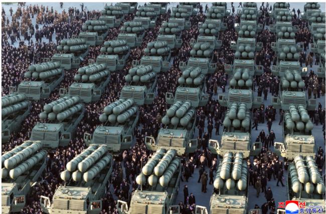 金正恩亲自驾驶,朝鲜首创全球最强攻击武器 金正恩亲自驾驶,朝鲜首创全球最强攻击武器