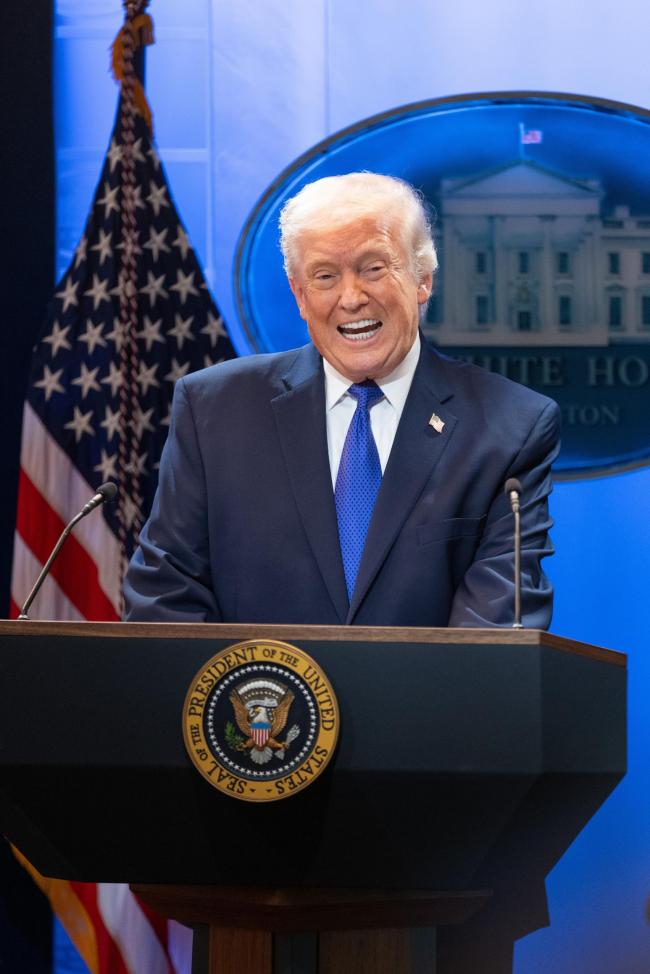 川普重炮轰大法官“蠢人和走狗” 川普重炮轰大法官“蠢人和走狗”