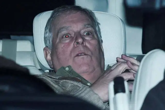 凯特王妃自安德鲁被捕后首露面 开怀大笑气色好 凯特王妃自安德鲁被捕后首露面 开怀大笑气色好