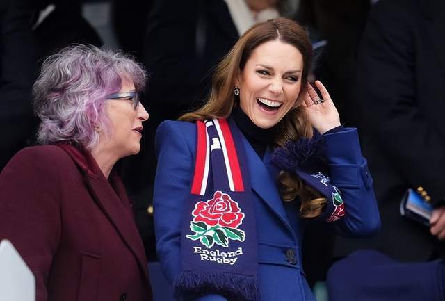 凯特王妃自安德鲁被捕后首露面 开怀大笑气色好 凯特王妃自安德鲁被捕后首露面 开怀大笑气色好