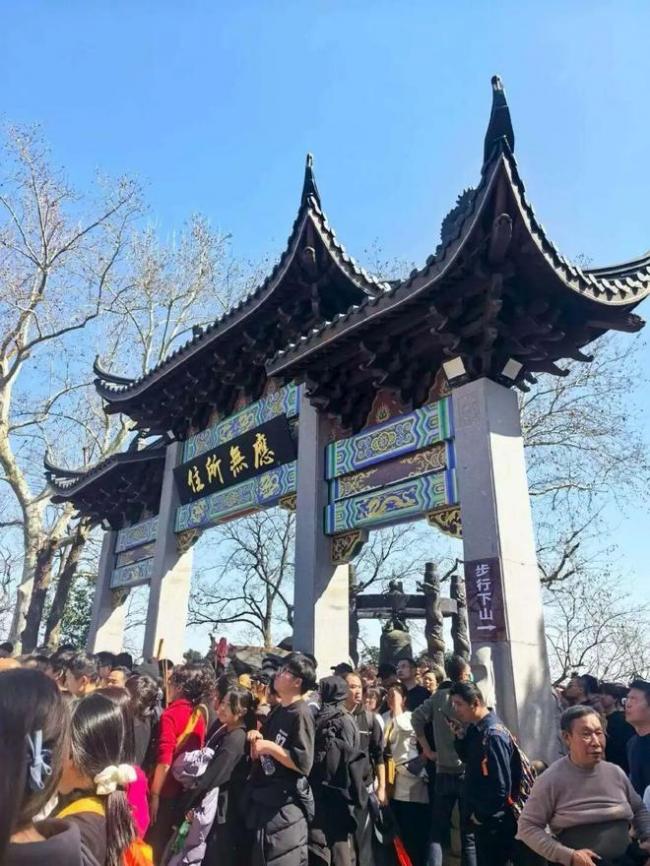 “天下第一财神庙”劝游客:回家吧 “天下第一财神庙”劝游客:回家吧