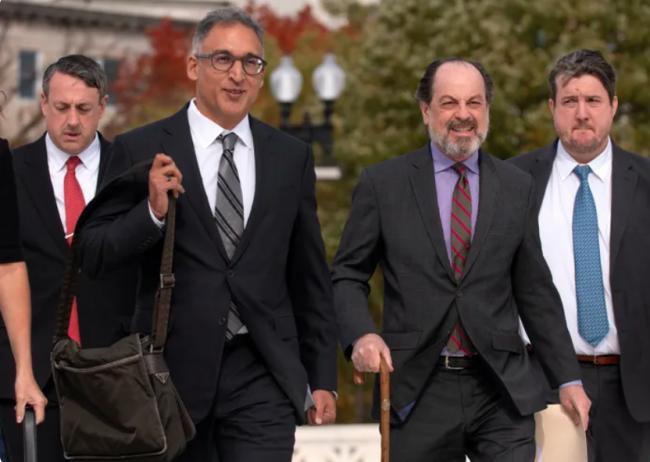 小虾米扳倒“杀人鲸”!他状告川普 竟然赢了 小虾米扳倒“杀人鲸”!他状告川普 竟然赢了