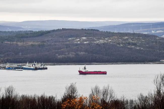 中国游客在俄连遇险 逾百人被困40小时 中国游客在俄连遇险 逾百人被困40小时