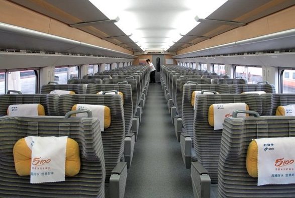 成都女孩坐31小时硬座火车 下车后心脏骤停 成都女孩坐31小时硬座火车 下车后心脏骤停