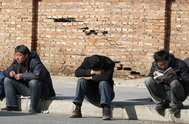 中国经济寒冬 年轻人找工遭遇斩杀线 中国经济寒冬 年轻人找工遭遇斩杀线