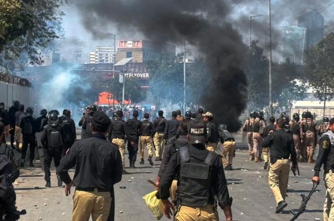 巴基斯坦及伊拉克爆反美抗议 美领使馆外至少9死 巴基斯坦及伊拉克爆反美抗议 美领使馆外至少9死