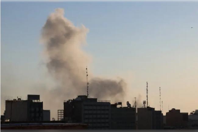 正要选新任最高领袖 伊“专家会议”大楼遭炸毁 正要选新任最高领袖 伊“专家会议”大楼遭炸毁