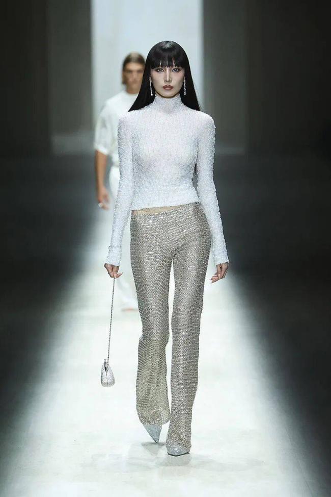 镶满水钻的双G丁字裤,够Gucci 镶满水钻的双G丁字裤,够Gucci