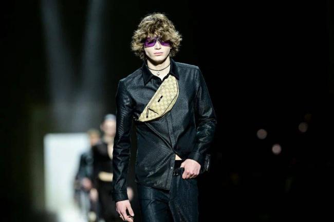 镶满水钻的双G丁字裤,够Gucci 镶满水钻的双G丁字裤,够Gucci