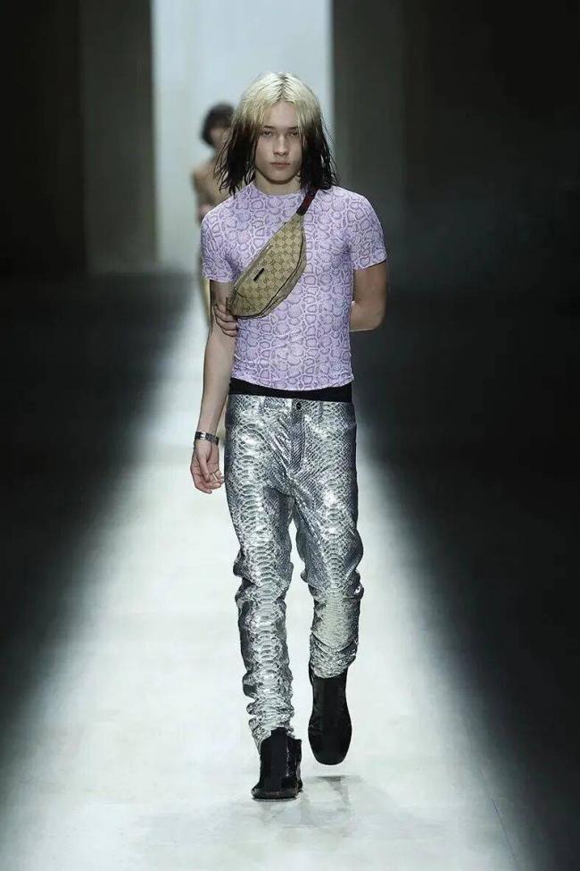 镶满水钻的双G丁字裤,够Gucci 镶满水钻的双G丁字裤,够Gucci