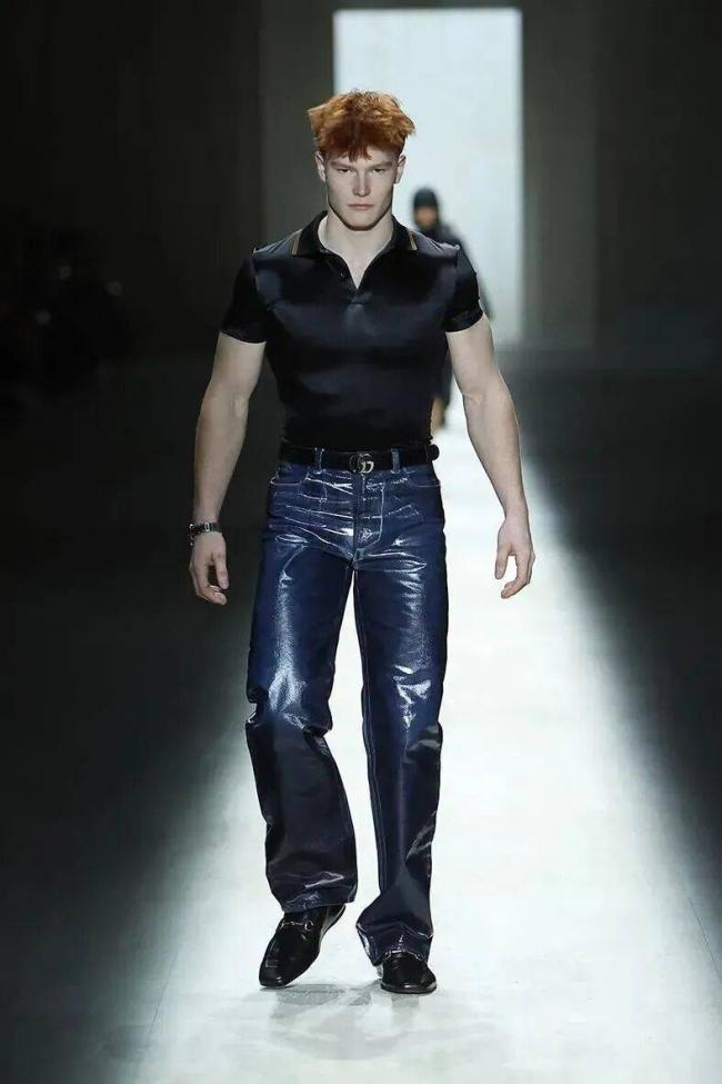 镶满水钻的双G丁字裤,够Gucci 镶满水钻的双G丁字裤,够Gucci