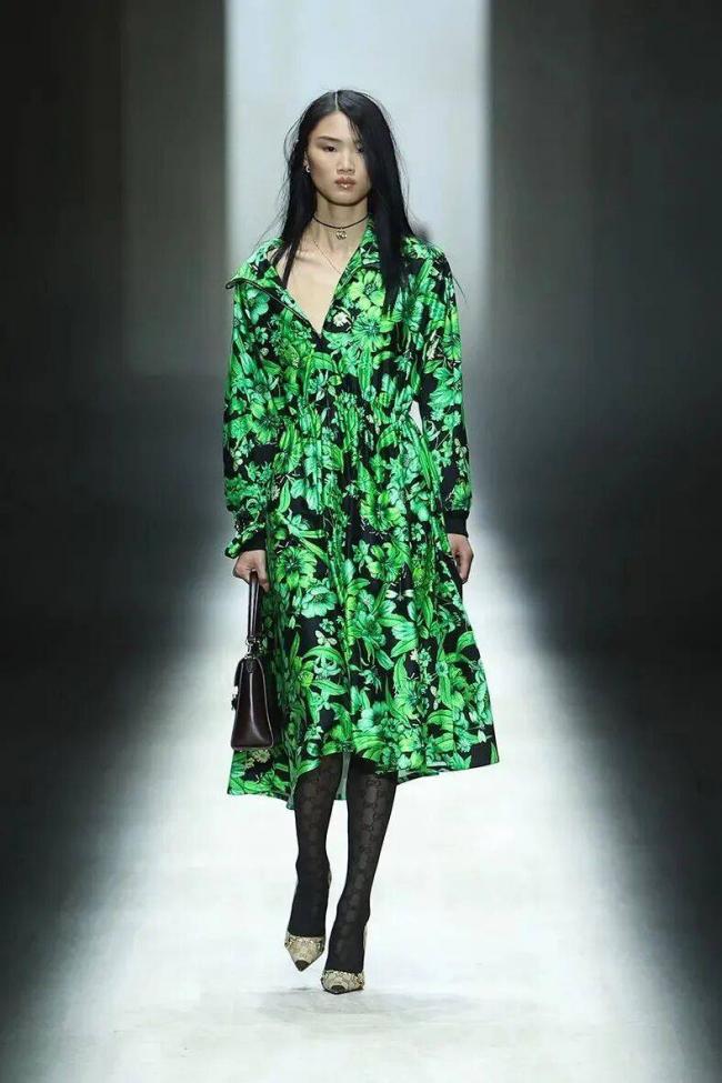 镶满水钻的双G丁字裤,够Gucci 镶满水钻的双G丁字裤,够Gucci