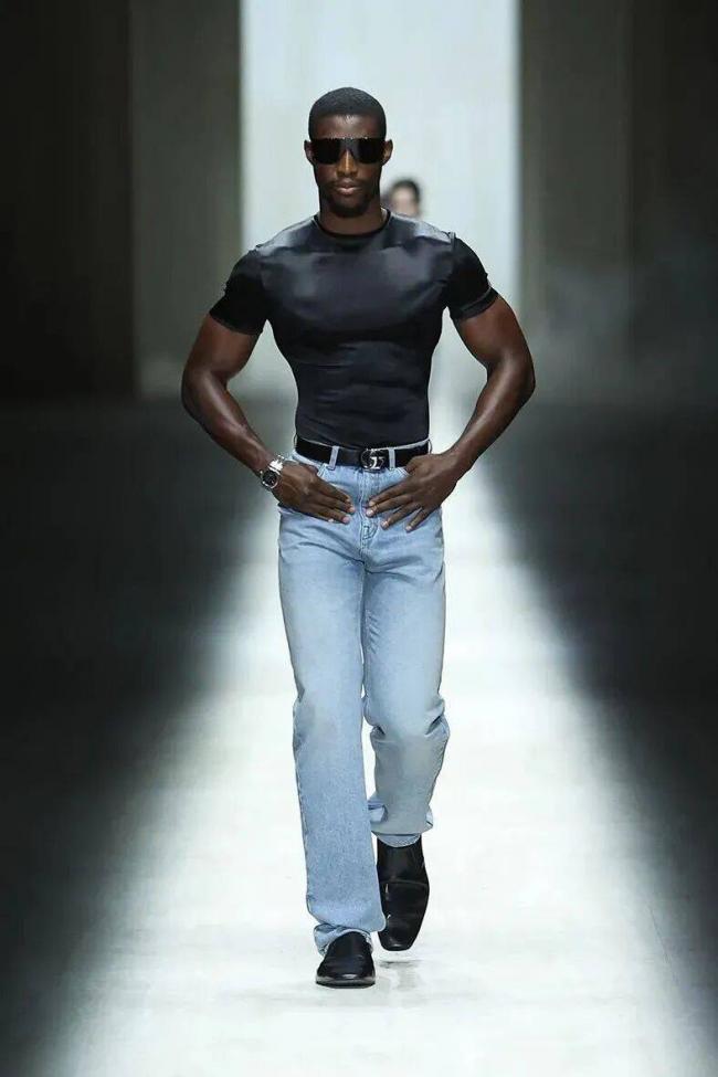 镶满水钻的双G丁字裤,够Gucci 镶满水钻的双G丁字裤,够Gucci