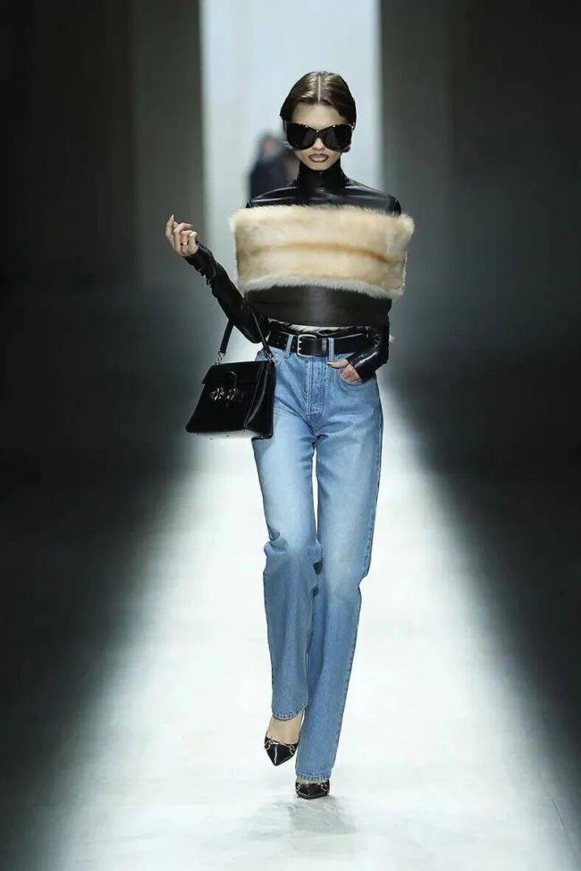 镶满水钻的双G丁字裤,够Gucci 镶满水钻的双G丁字裤,够Gucci