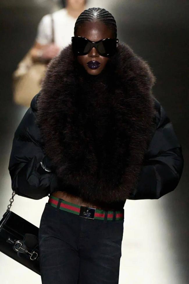 镶满水钻的双G丁字裤,够Gucci 镶满水钻的双G丁字裤,够Gucci