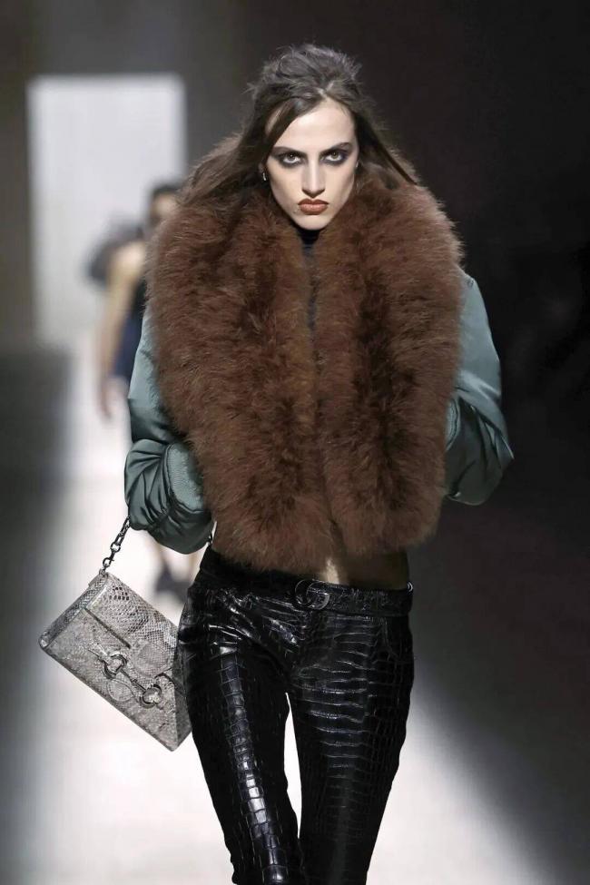 镶满水钻的双G丁字裤,够Gucci 镶满水钻的双G丁字裤,够Gucci