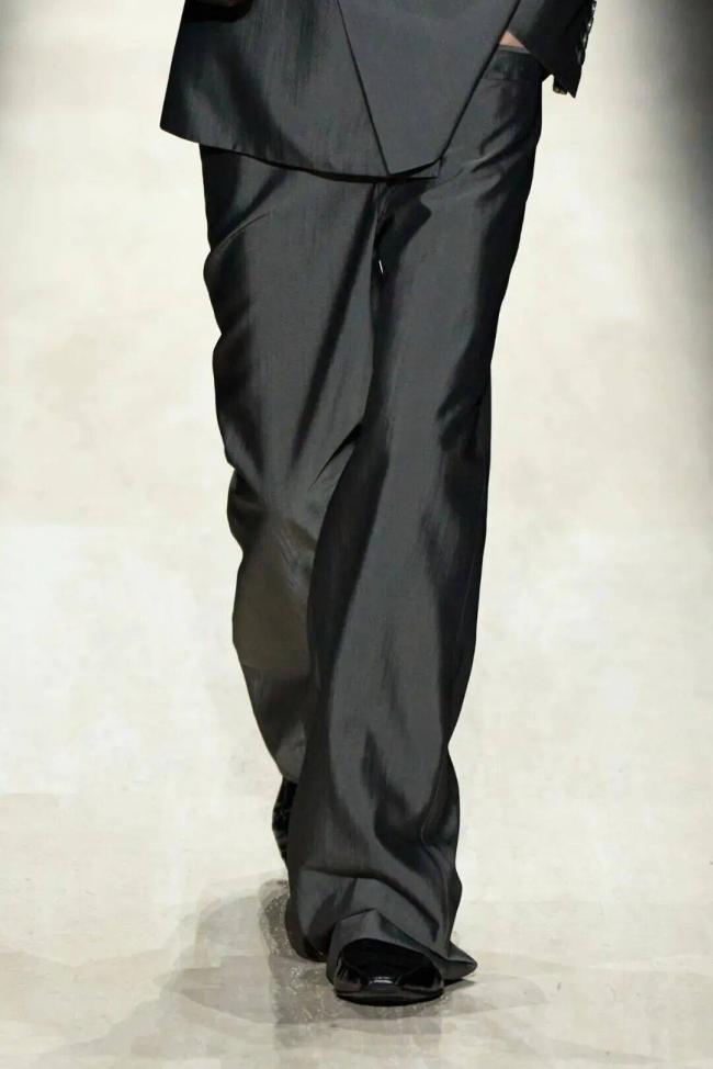 镶满水钻的双G丁字裤,够Gucci 镶满水钻的双G丁字裤,够Gucci