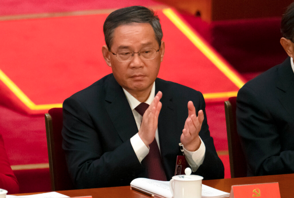 热议:两会登场 处处都是戏 热议:两会登场 处处都是戏