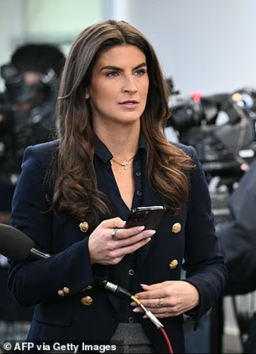 被问这问题,川普女发言人怒怼CNN女记者 被问这问题,川普女发言人怒怼CNN女记者