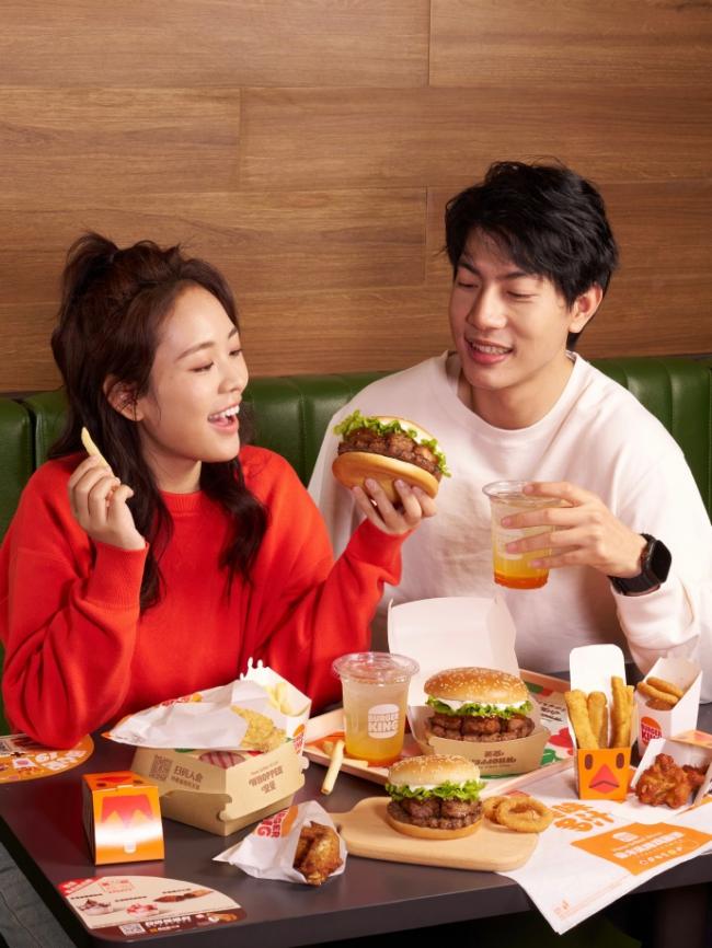 边吃汉堡边赚钱 年薪10万美元招聘“品尝官” 边吃汉堡边赚钱 年薪10万美元招聘“品尝官”