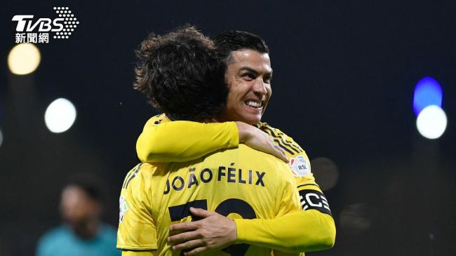 养伤?躲战火? 他乘私人飞机逃离沙特 养伤?躲战火? 他乘私人飞机逃离沙特