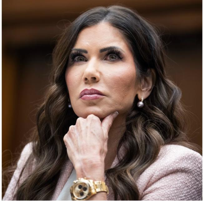 政府专机上演脑残剧情...诺姆多个举动太出格 政府专机上演脑残剧情...诺姆多个举动太出格