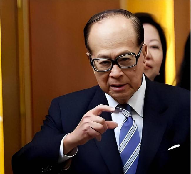 套现979亿,李嘉诚这一次又赚麻了 套现979亿,李嘉诚这一次又赚麻了