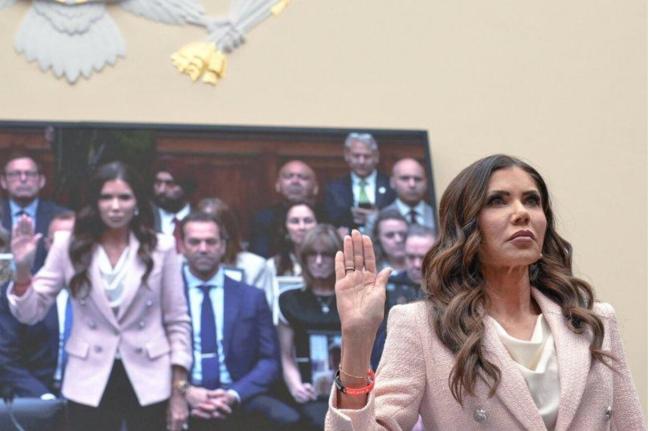 砸2亿拍广告 自己当主角…诺姆惹怒川普 砸2亿拍广告 自己当主角…诺姆惹怒川普