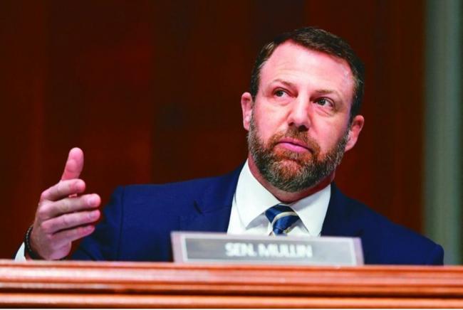 无脑挺川普 他对川普忠心耿耿 无脑挺川普 他对川普忠心耿耿