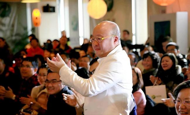 他长期包养4名情妇 每天给情妇2万零花钱 他长期包养4名情妇 每天给情妇2万零花钱