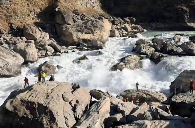 虎跳峡失联男子已找到 遗体泡水11天面目全非 虎跳峡失联男子已找到 遗体泡水11天面目全非