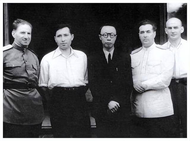 溥仪被押到苏联后体检 “龙体”有严重先天缺陷 溥仪被押到苏联后体检 “龙体”有严重先天缺陷