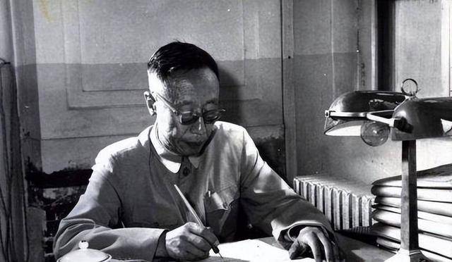 溥仪被押到苏联后体检 “龙体”有严重先天缺陷 溥仪被押到苏联后体检 “龙体”有严重先天缺陷