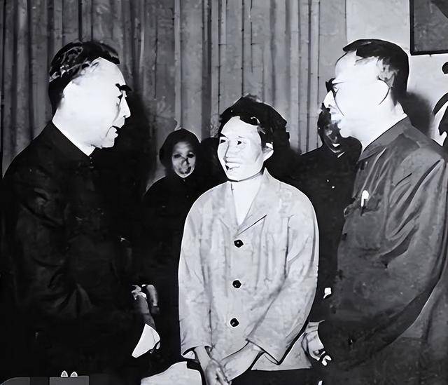 溥仪被押到苏联后体检 “龙体”有严重先天缺陷 溥仪被押到苏联后体检 “龙体”有严重先天缺陷