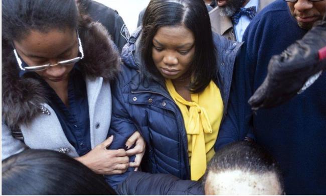 最新文件:艾普斯坦死前40分钟 她的行为很神秘 最新文件:艾普斯坦死前40分钟 她的行为很神秘