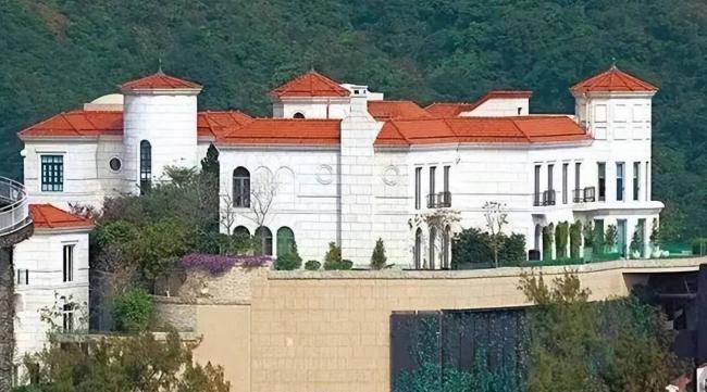 许家印香港大宅挖出464平“地牢” 藏着什么秘密 许家印香港大宅挖出464平“地牢” 藏着什么秘密