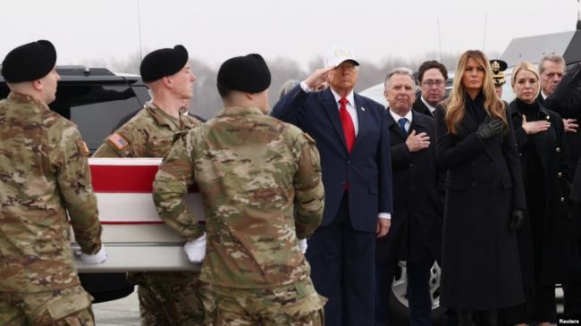川普出席六名阵亡美军士兵的遗骸尊荣移交 川普出席六名阵亡美军士兵的遗骸尊荣移交