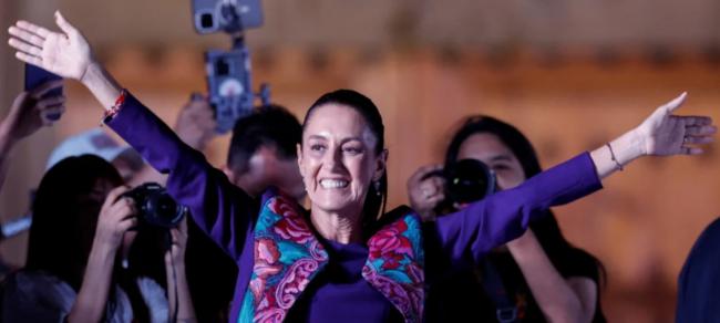 她的一手好牌被打烂 她的一手好牌被打烂