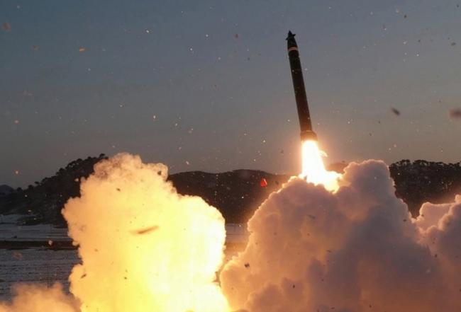 金正恩亲自督导 “百分之百”命中 金正恩亲自督导 “百分之百”命中