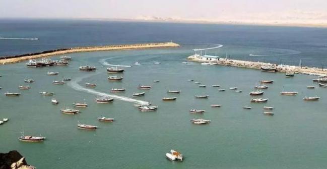 伊朗要封锁海峡 川普竟喊话中国老大哥派军舰 伊朗要封锁海峡 川普竟喊话中国老大哥派军舰