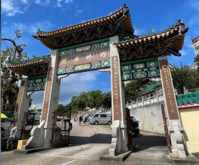 1人送医1人被捕 禅院和尚打架 网民嬉笑连天 1人送医1人被捕 禅院和尚打架 网民嬉笑连天