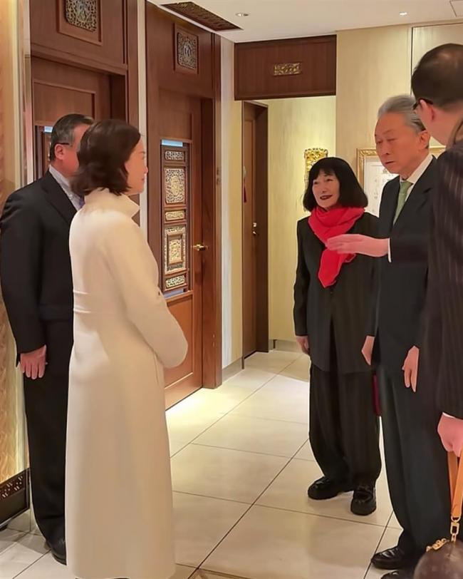 49岁翁帆高调拜会鸠山由纪夫,传闻不攻自破 49岁翁帆高调拜会鸠山由纪夫,传闻不攻自破