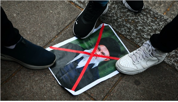 热评:哈梅内伊之死与习近平的困局 热评:哈梅内伊之死与习近平的困局