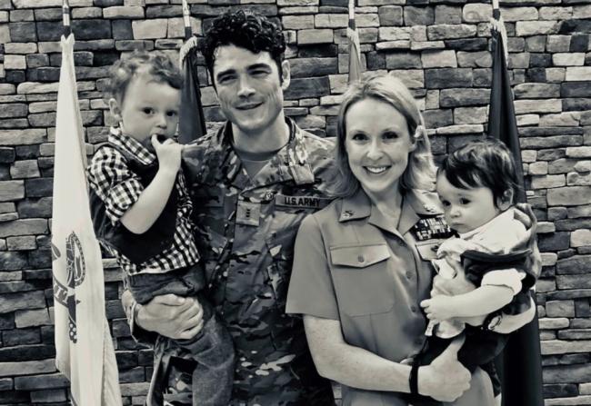 美辞职高官爱妻 也是军官 叙利亚自杀袭击中遇难 美辞职高官爱妻 也是军官 叙利亚自杀袭击中遇难