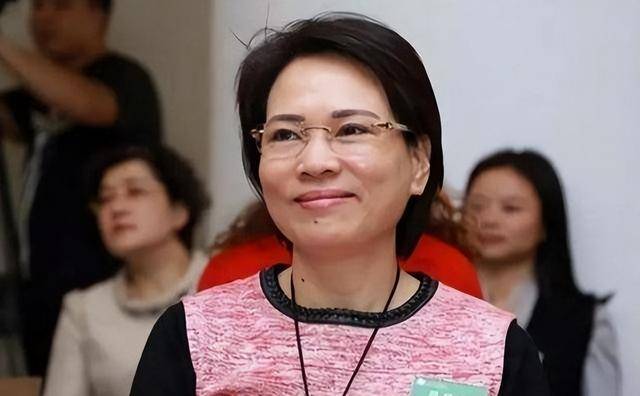 中国女首富因崇拜许家印,结局凄凉 中国女首富因崇拜许家印,结局凄凉